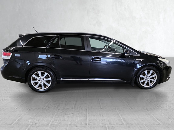 Toyota Avensis 2 of 25