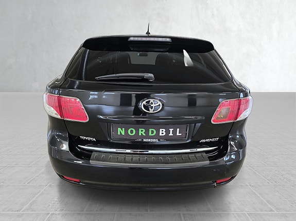 Toyota Avensis 4 of 25