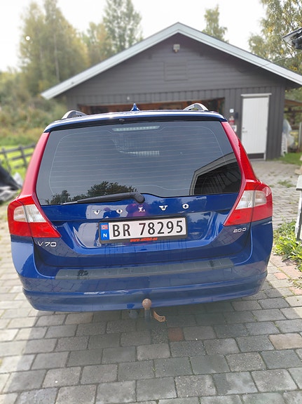 Volvo V70 4 of 14