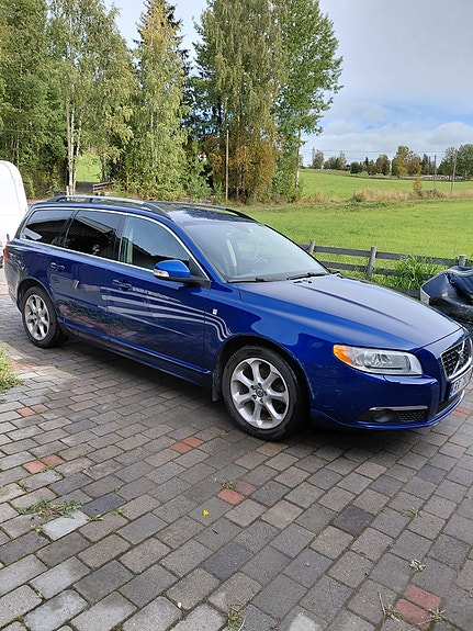 Volvo V70 2 of 14