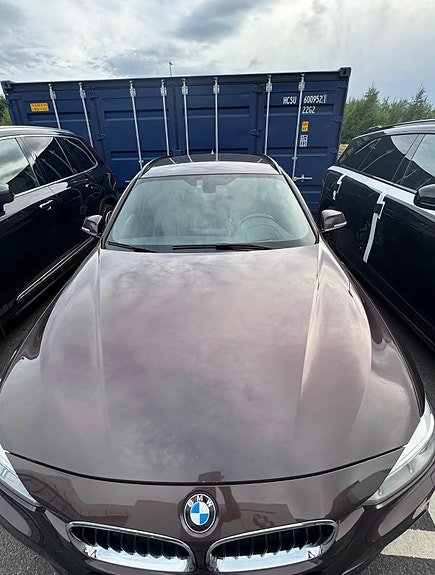 BMW 320d 4 of 11