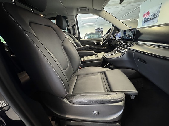 Mercedes-Benz EQV300 23 of 25