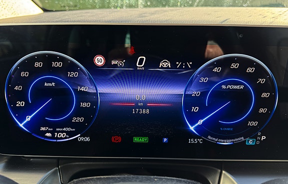 Mercedes-Benz EQV300 5 of 25