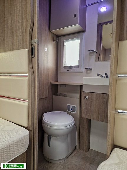 Challenger 377 PROFILE GENESIS med Sykkelstativ, Solcelle og Stekeovn 27 of 30