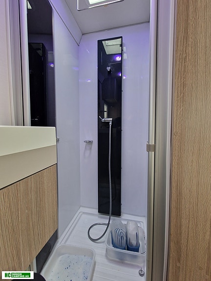 Challenger 377 PROFILE GENESIS med Sykkelstativ, Solcelle og Stekeovn 30 of 30