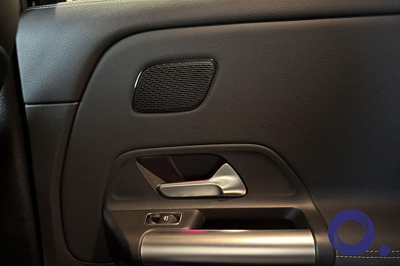 Mercedes-Benz EQA300 15 of 25