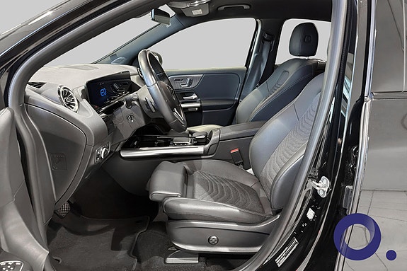 Mercedes-Benz EQA300 12 of 25