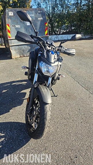 Yamaha MT-07 2 of 8