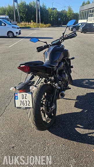 Yamaha MT-07 4 of 8