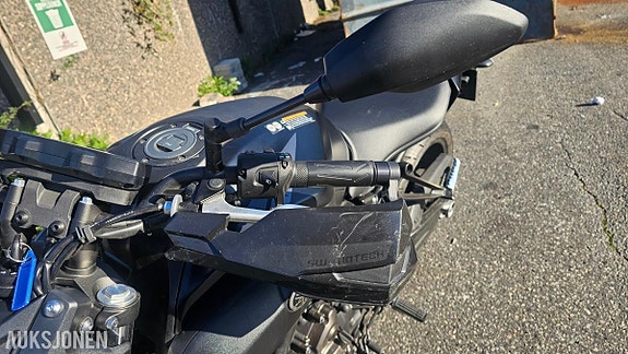 Yamaha MT-07 6 of 8