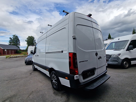 Mercedes-Benz Sprinter 21 of 30
