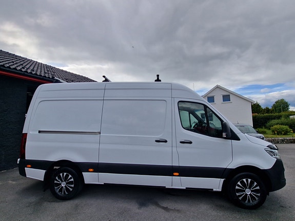 Mercedes-Benz Sprinter 24 of 30