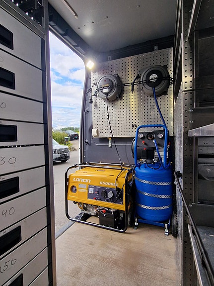 Mercedes-Benz Sprinter 30 of 30