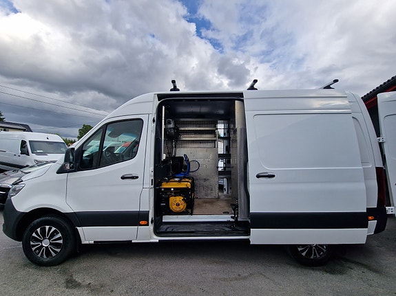 Mercedes-Benz Sprinter 25 of 30