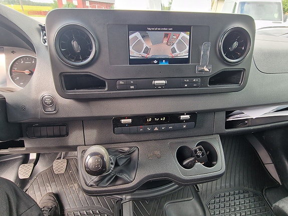 Mercedes-Benz Sprinter 29 of 30
