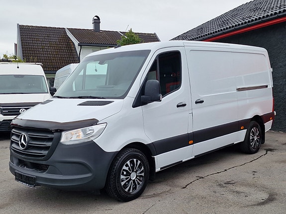 Mercedes-Benz Sprinter 2 of 30