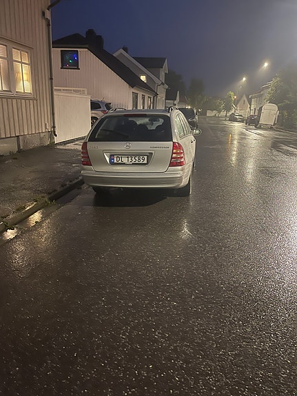 Mercedes-Benz C180 6 of 13