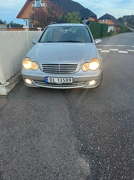 Mercedes-Benz C180 13 of 13