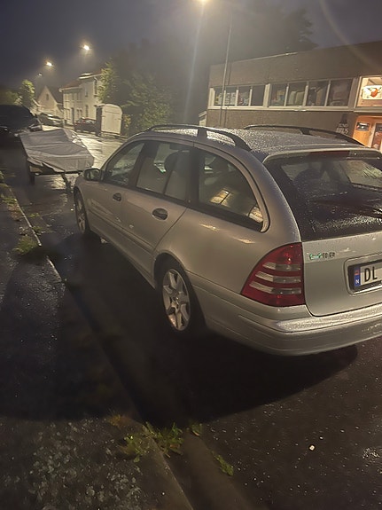 Mercedes-Benz C180 9 of 13