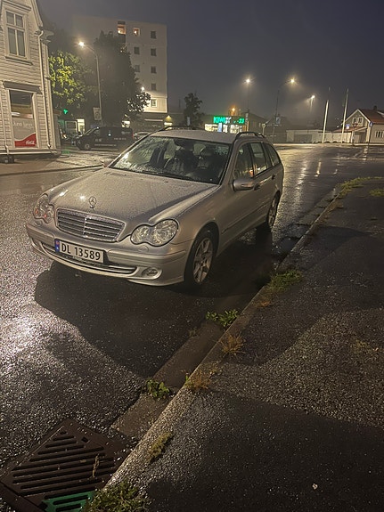 Mercedes-Benz C180 7 of 13