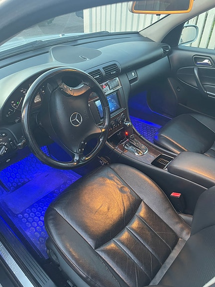 Mercedes-Benz C180 4 of 13