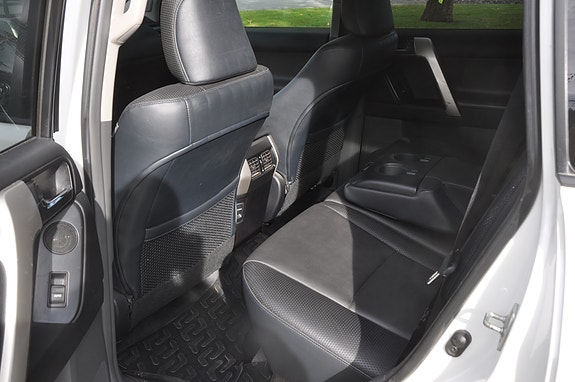 Toyota Land Cruiser 10 of 15