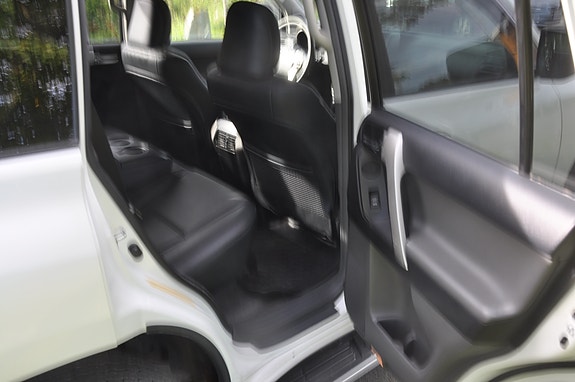 Toyota Land Cruiser 11 of 15