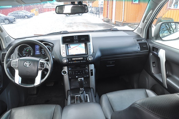 Toyota Land Cruiser 9 of 15
