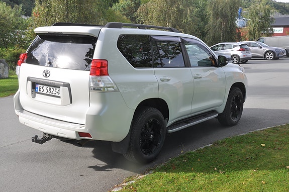Toyota Land Cruiser 3 of 15