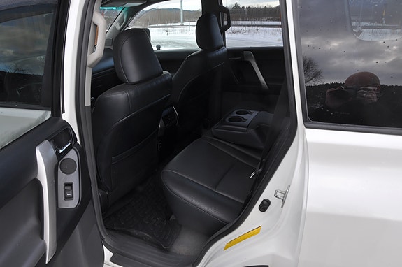 Toyota Land Cruiser 8 of 15