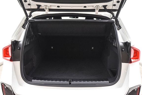 BMW iX1 4 of 17