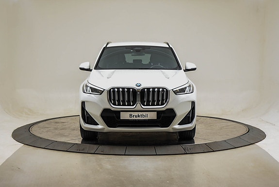 BMW iX1 16 of 17