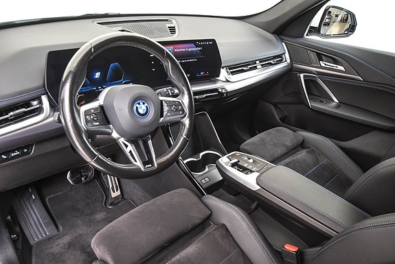 BMW iX1 14 of 17