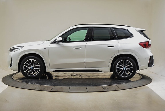 BMW iX1 2 of 17