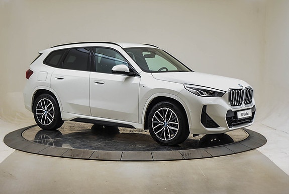 BMW iX1 11 of 17