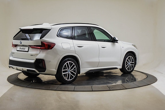 BMW iX1 13 of 17