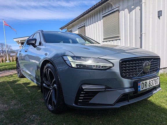 Volvo V90 2 of 13