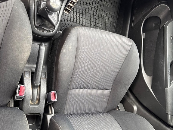 Suzuki Swift 11 of 13