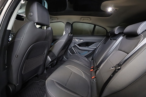 Jaguar I-PACE 21 of 25