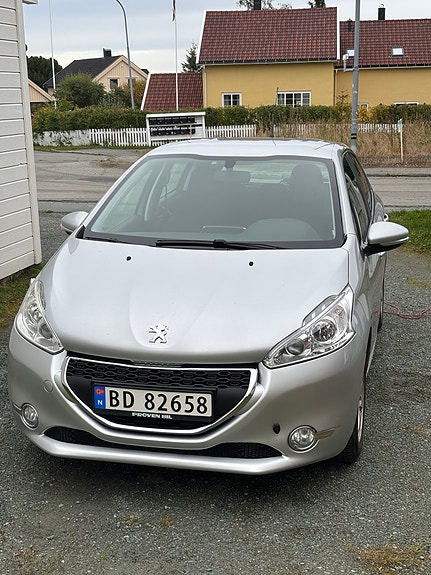 Peugeot 208 21 of 23