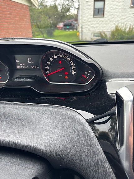 Peugeot 208 18 of 23