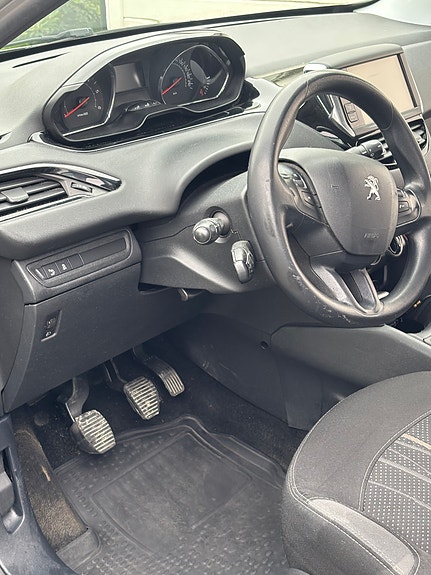 Peugeot 208 6 of 23