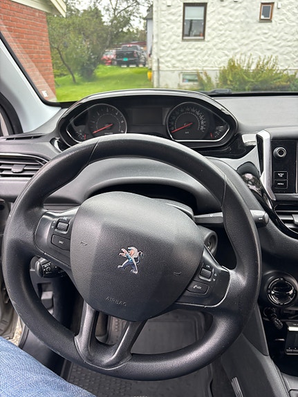 Peugeot 208 10 of 23