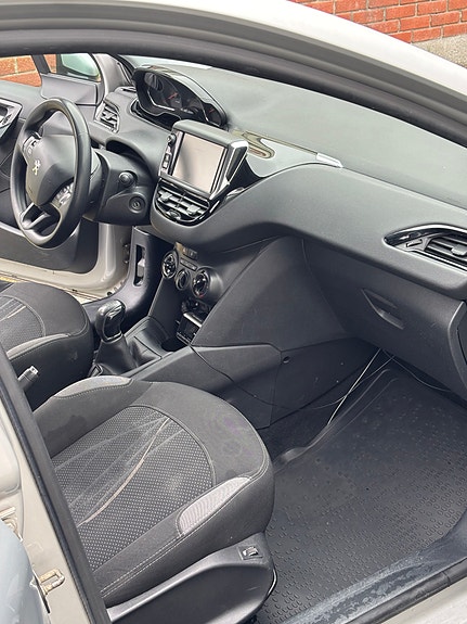 Peugeot 208 7 of 23