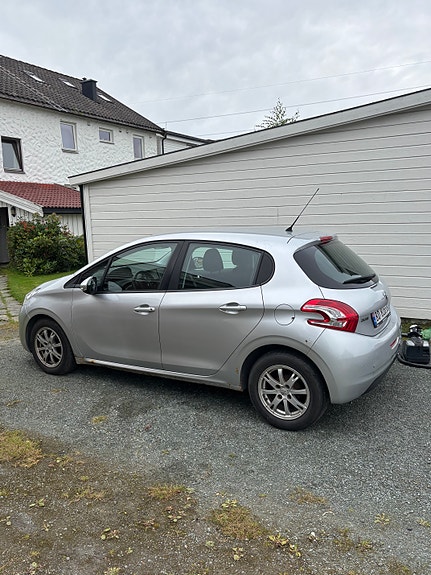 Peugeot 208 3 of 23