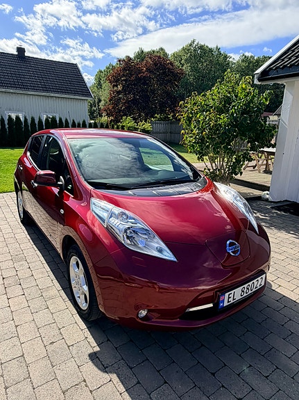 Nissan Leaf 3 of 9
