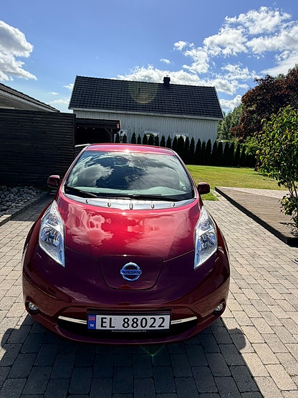 Nissan Leaf 2 of 9