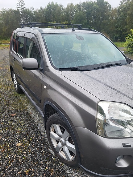 Nissan X-Trail 2 of 6