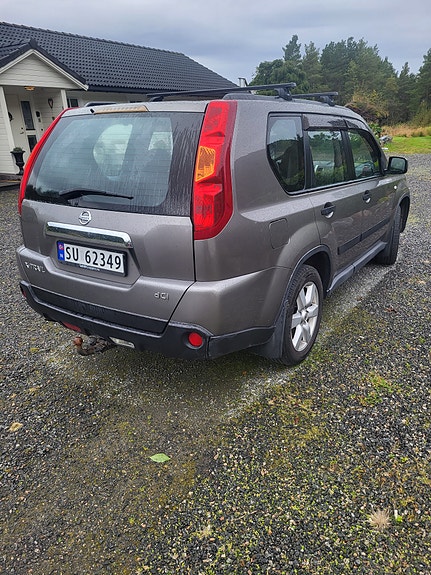 Nissan X-Trail 3 of 6