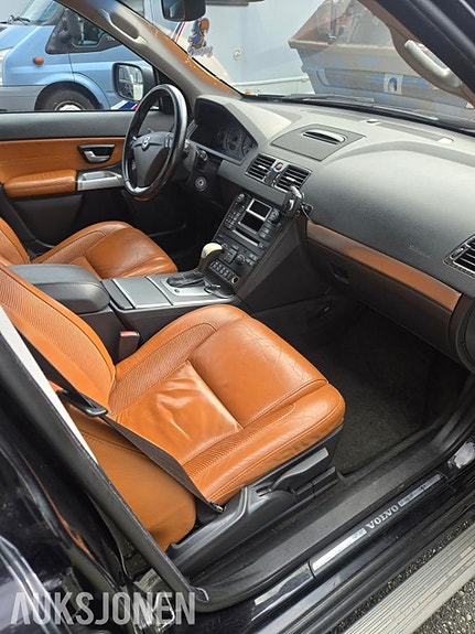 Volvo XC90 15 of 22